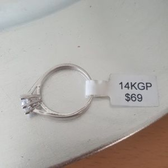 Christmas Engagement Ring Size 6 Solitaire Cubic Zirconia Gold Plated Brand New - Picture 2 of 3